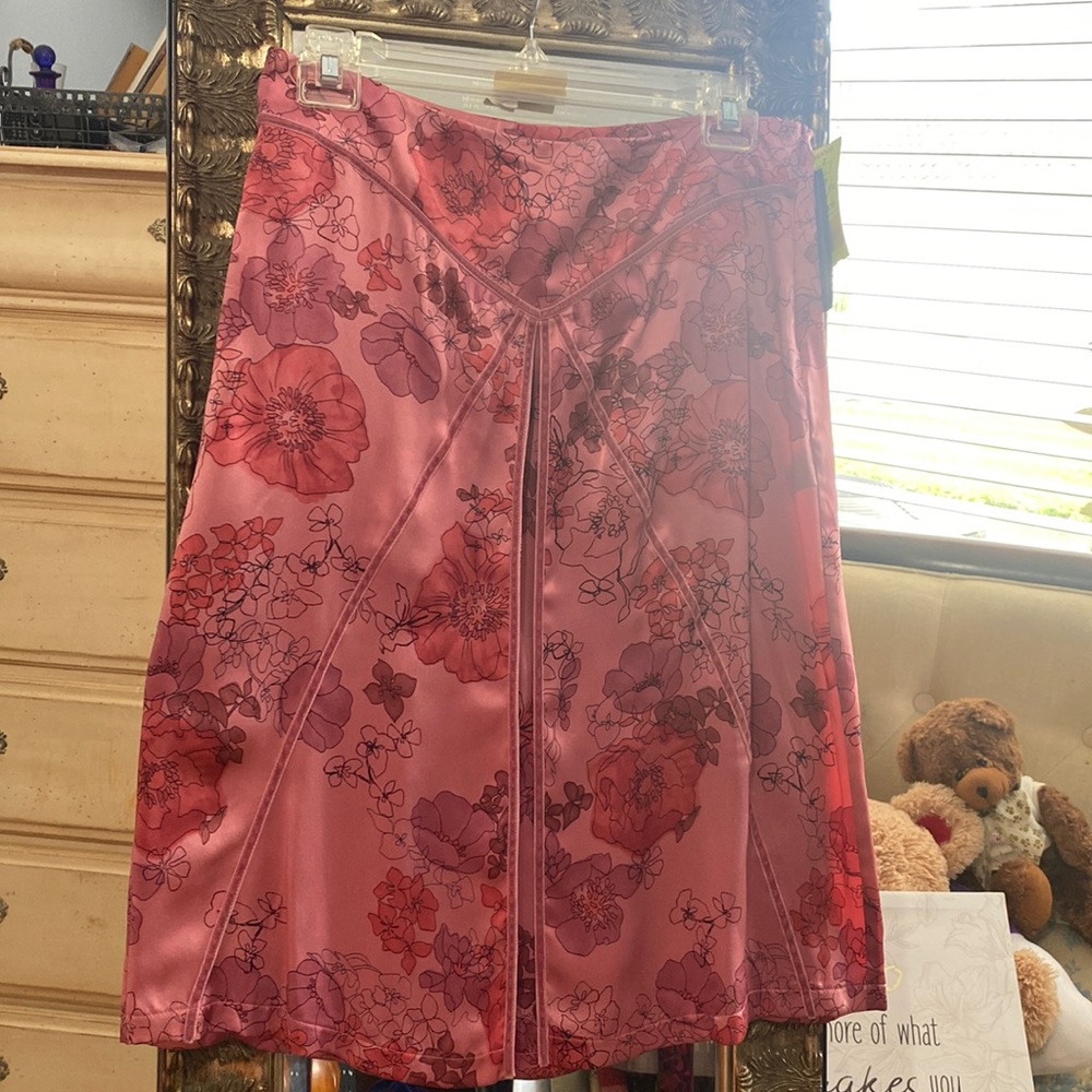 Pink silk skirt, detailed in velvet,  pleated detailing, size 0